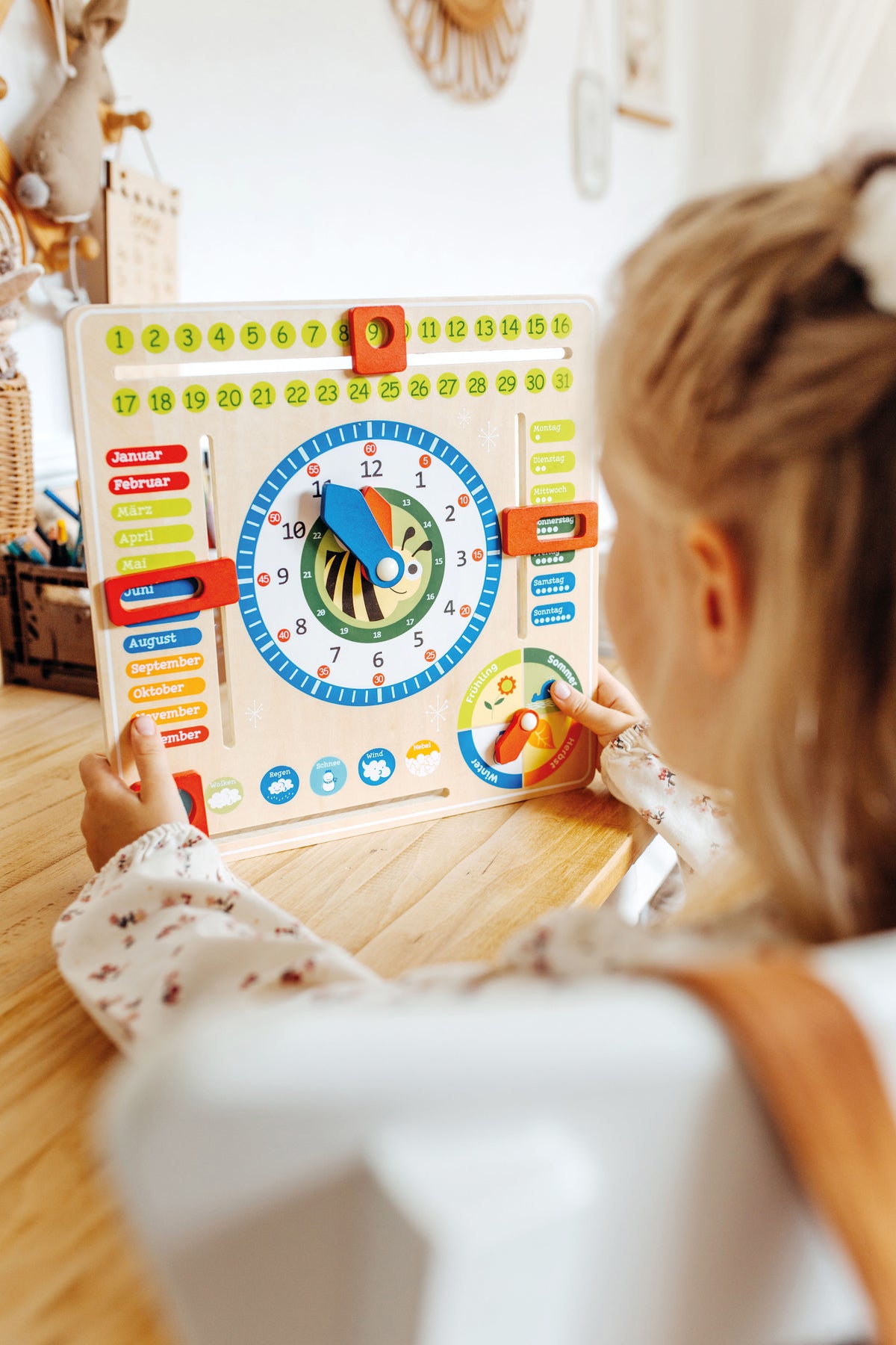 Calendrier Montessori en bois date heure saisons – photo 2