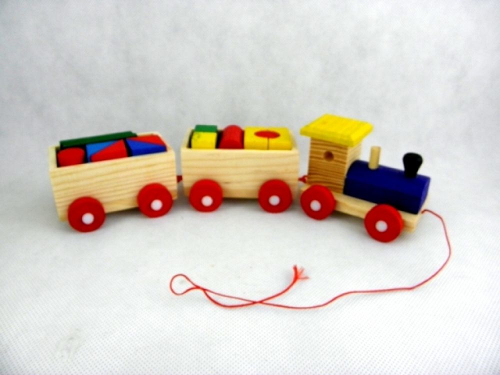 Train en bois avec blocs – locomotive, 2 wagons et 12 formes